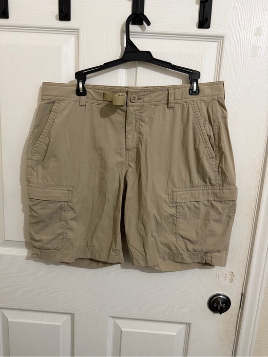 REI Pants - REI Women's Cargo Shorts - Tan